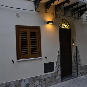Couette-café Donjon, Castelbuono (Sicily)